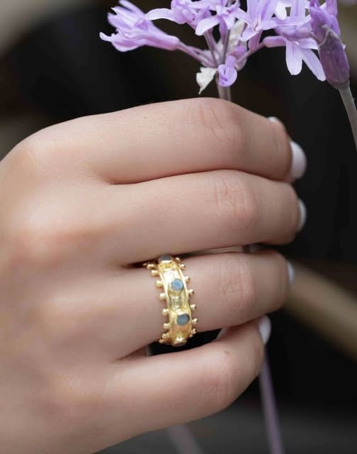 Ny & Trendy Mareshia Design 18K Goldplated Ring - med Labdradorite