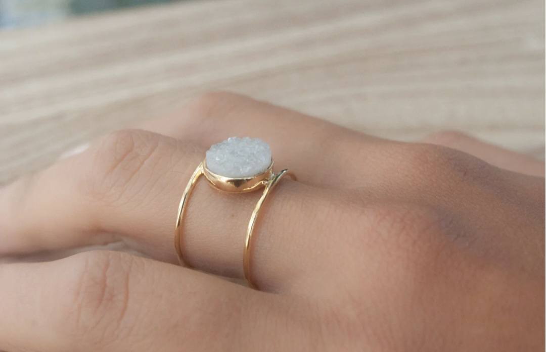 Vakker White Druzy 18K Goldplated over sterling silver Ring - modell " Helen "