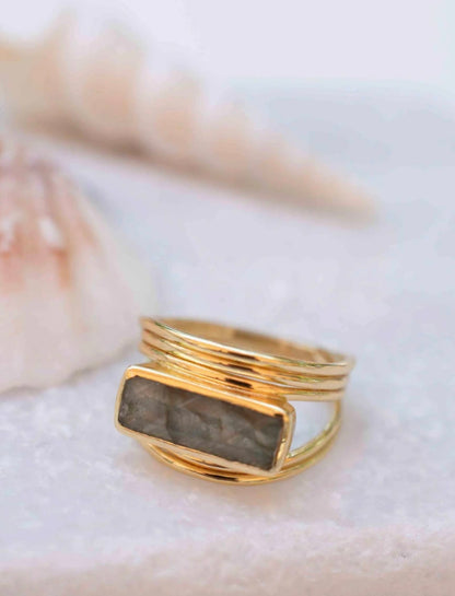 Ny & Trendy 18K Goldplated Ring - Modell "Jani" med Labradorite