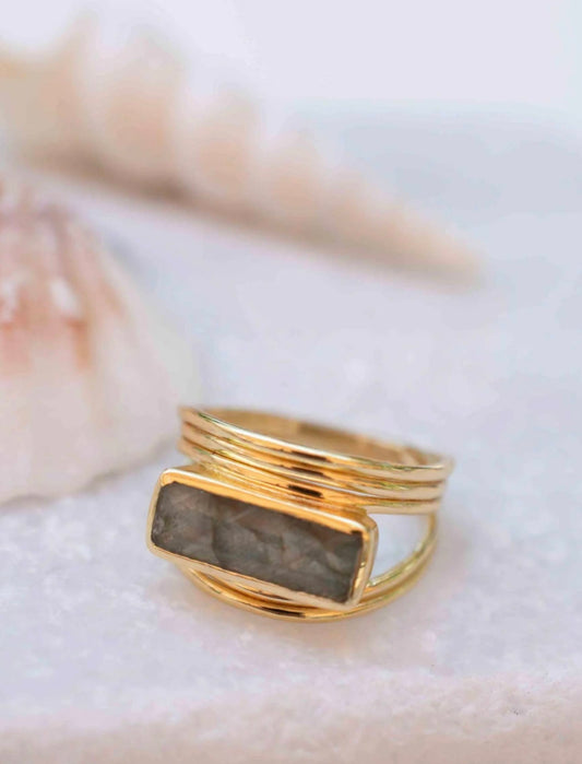 Ny & Trendy 18K Goldplated Ring - Modell "Jani" med Labradorite