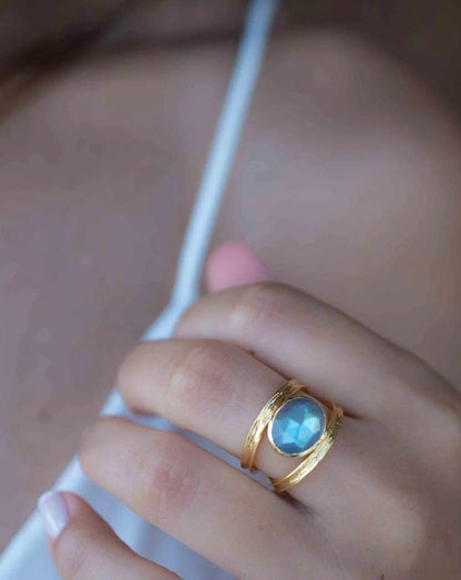 Ny & Trendy 18K Goldplated Ring - Modell "Tani" med oval Labradorite sten