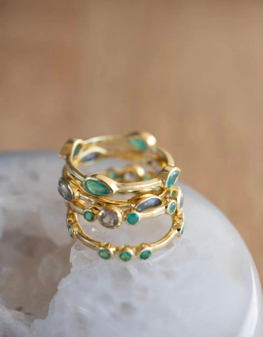 Ny & Trendy Mareshia Design 18K Goldplated Ringer - med Grønn Onyx og Labradorite ( 4 ringer )