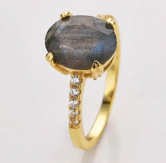 Ny & Trendy 18K Goldplated ( 925s Silver ) Art Deco Vintage Ring - med oval 8x10mm Labradorite Quartz sten og Zirkoner