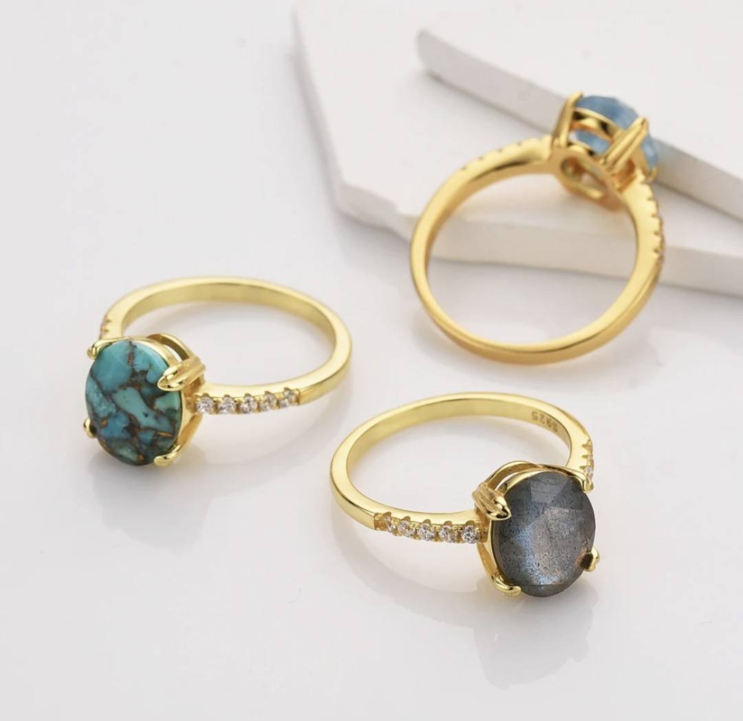 Ny & Trendy 18K Goldplated ( 925s Silver ) Art Deco Vintage Ring - med oval 8x10mm Labradorite Quartz sten og Zirkoner