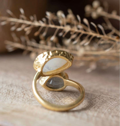Håndlaget ny Design Ring " Marilia " - 2 stone ringdesign med Moonstone og Labradorite, Gold Electroplated