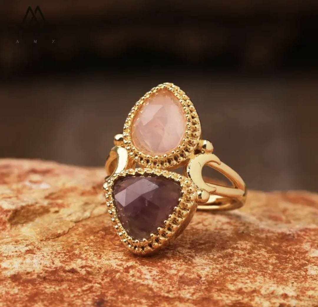 Nye MICCI Design Natural Two Stone Rings, 18K Goldplated, one size - justerbar, Ametyst og Rose Quartz