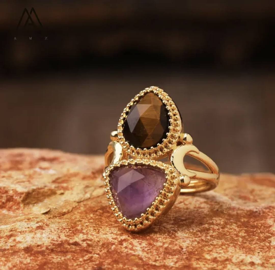 Nye MICCI Design Natural Two Stone Rings, 18K Goldplated, one size - justerbar, Ametyst og Tiger Eye