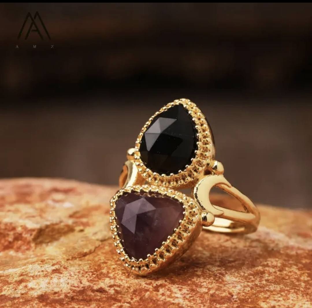 Nye MICCI Design Natural Two Stone Rings, 18K Goldplated, one size - justerbar, Ametyst og Sort Agate