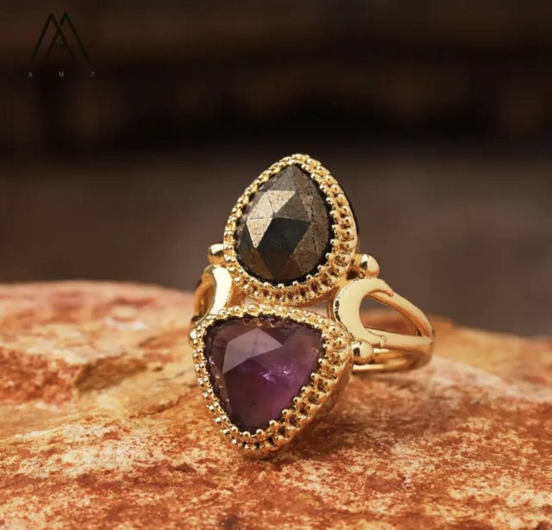 Nye MICCI Design Natural Two Stone Rings, 18K Goldplated, one size - justerbar, Ametyst og Pyrite