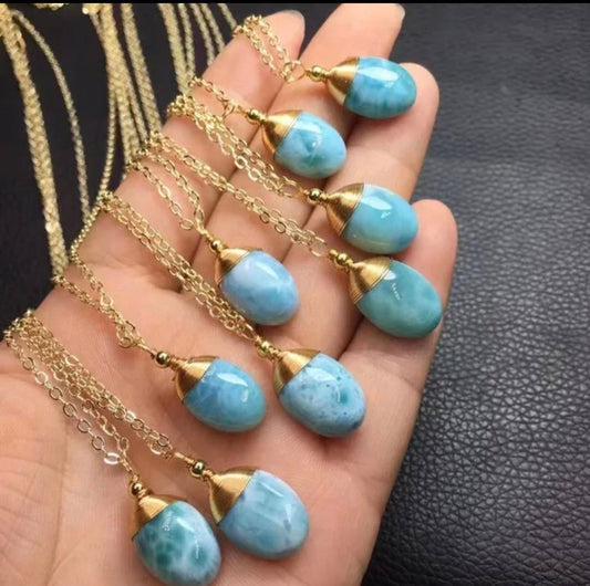 Supervakre AA kvalitet naturlig LARIMAR Dråpeanheng Gold plated m/kjede, ca. 25x15mm