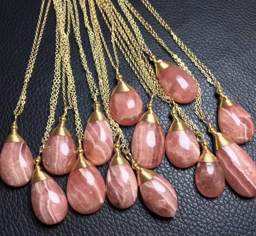 Supervakre AA kvalitet naturlig RHODOCROSITE Dråpeanheng Gold plated m/kjede, ca. 25x15mm