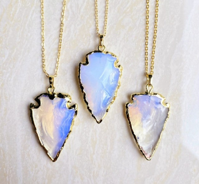 Vakkert " Arrowhead" Spydspissformet OPAL anheng ca. 40x20mm m/kjede, Goldplated