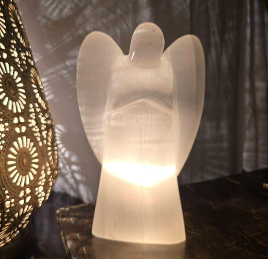 Vakker, håndlaget XL Moroccan Angel ca. 20cm&nbsp;med dekorativ Led Trebase og lysjustering