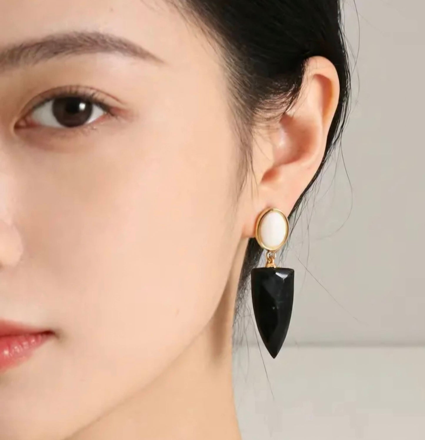 Nye MICCI DESIGN natural Moonstone + Black Obsidian Øredobber, 32x10mm 24k Gold Electroplated