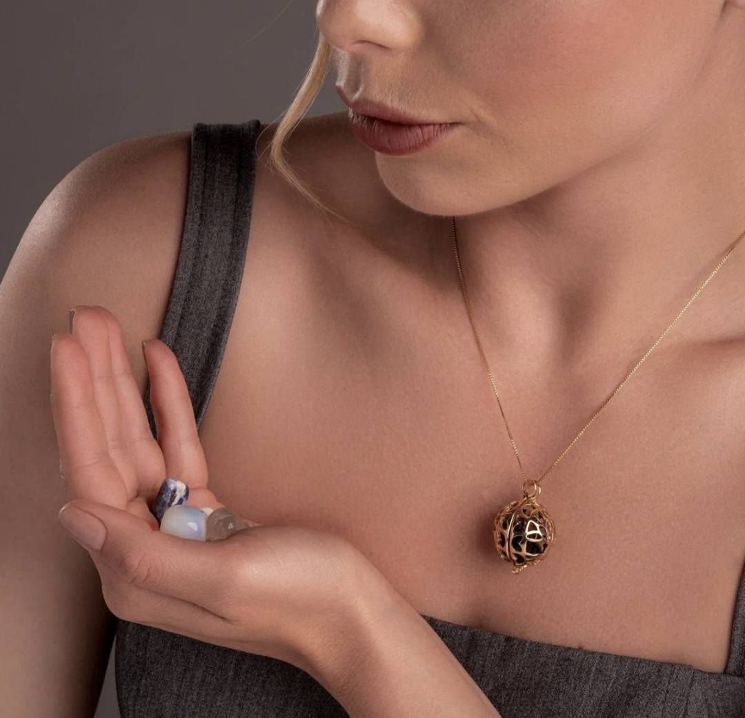 New BrazilGem 18K Goldplated Necklace w/ "Tree of Life" Case and 7 natural stones