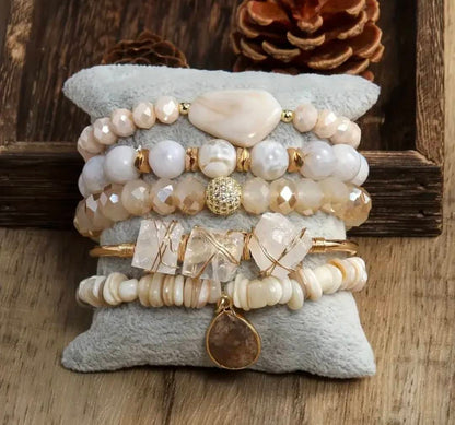 Nye, BoHo Mediterraen 5 rader, fleksible armbånd med druzy White/ Beige Agat sten og Decor Design