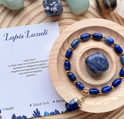 Enkle, fleksible Design Armbånd med naturstener og charms, Lapis Lazuli
