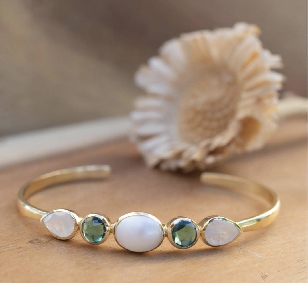 CILA " Luiana " Design Armbånd w/ Moonstone, Green Tourmaline Hydro, Perle, 5 Stone Design, Gold Electroplated