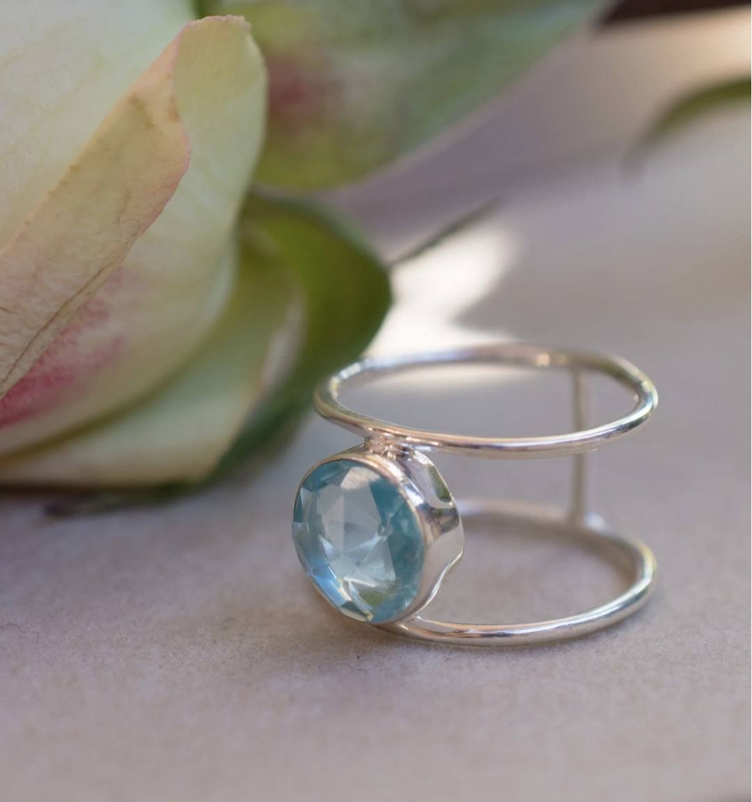 Håndlaget, Designring med Blue Topaz ringdesign Sterling Silver, Model " HELEN "