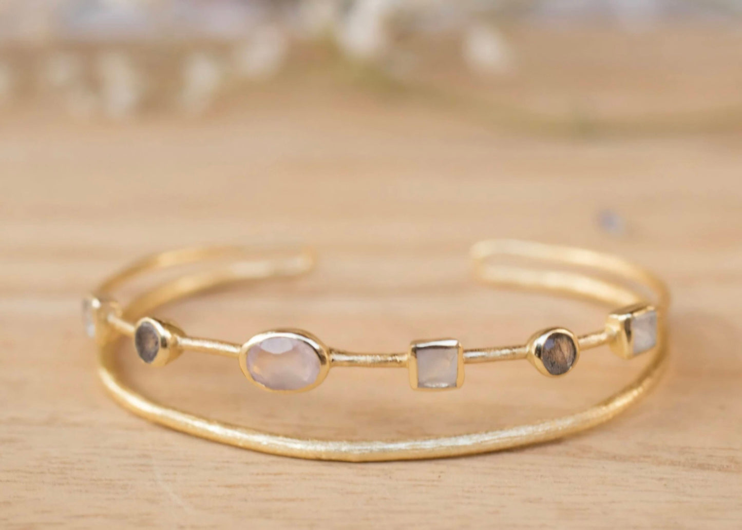 CILA " Kathy " Design Armbånd w/, Moonstone, Rose Quartz & Labdradorite, 18K Gold Electroplated
