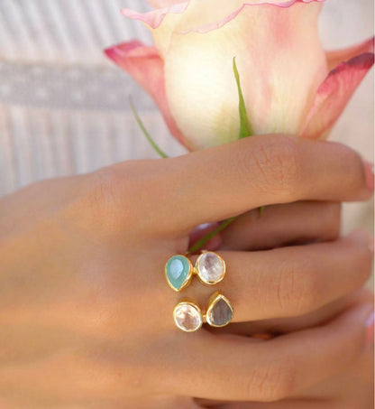 Håndlaget 4 stone "ASHLEY RING" med små stener i Moonstone, Aqua Chalsedony, Rose Quartz og Labradorite, Gold Electroplated.