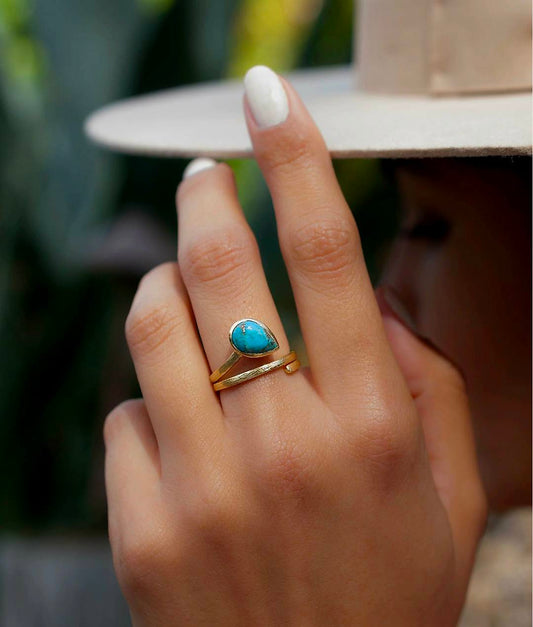 HÅndlaget, Designring med Teardtop Torquise Copper sten,  18 K Gold Electroplated.