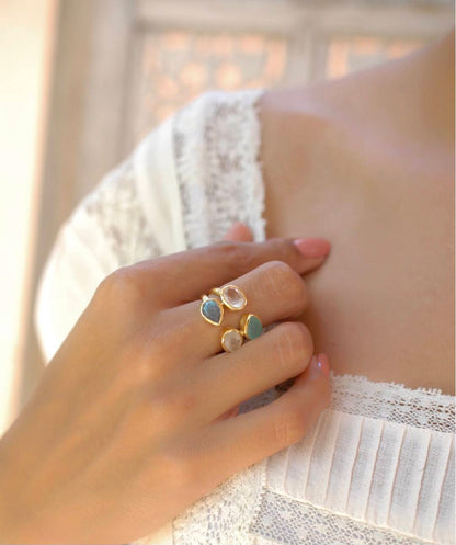 Håndlaget 4 stone "ASHLEY RING" med små stener i Moonstone, Aqua Chalsedony, Rose Quartz og Labradorite, Gold Electroplated.