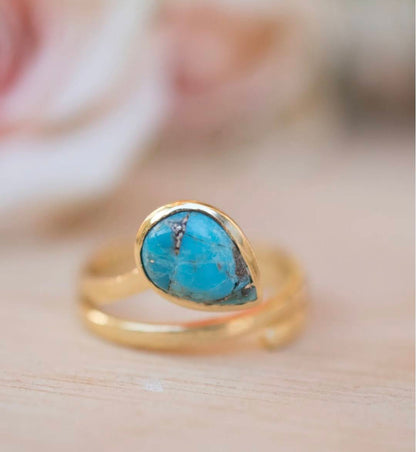 HÅndlaget, Designring med Teardtop Torquise Copper sten,  18 K Gold Electroplated.