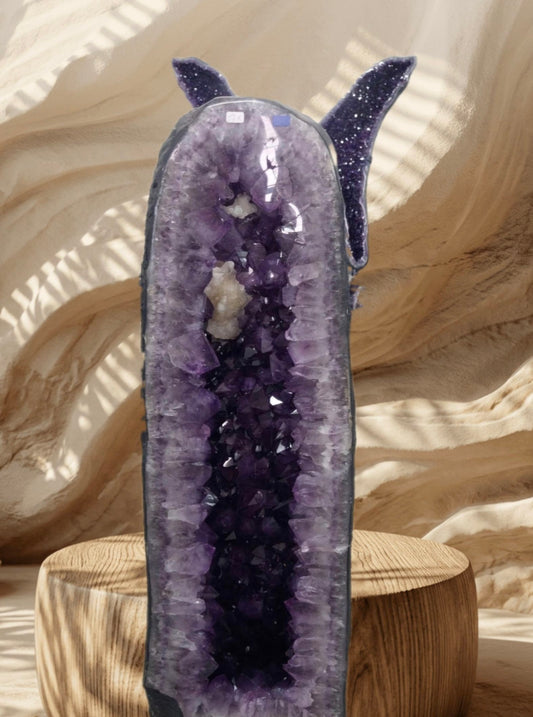 Månedens Utvalgte/ AMETYST GEODE W/CALCITE - Inntil 40% OFF + Fri Frakt - 75x25x29cm - 57Kg mined in Brazil - ALL INCLUSIVE