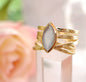 Vakker, håndlaget " Connie " Designring med stor Labradorite i oval form, gold plated