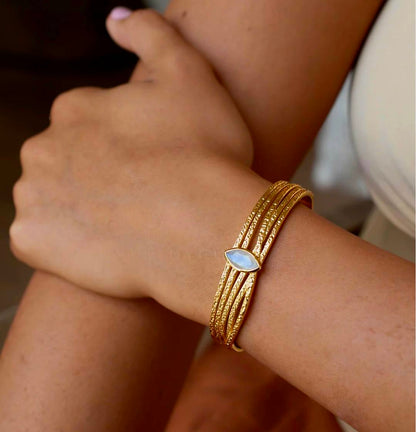 CILA Design Armbånd " model Connie "w/ Moonstone, Gold Electroplated