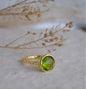 Ny og vakker, enkel håndlaget " Marcela " 18K Goldplated Ring m/ Peridot Hydro