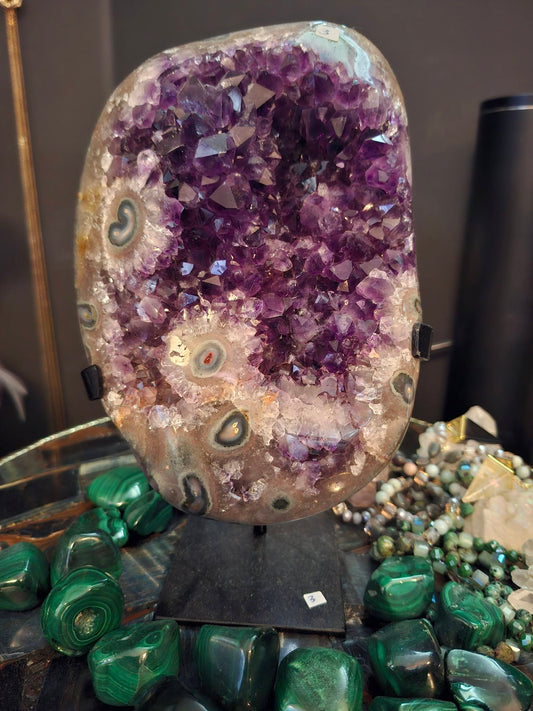 Månedens Utvalgte / Unique Uruguay Amethyst Geode with Stalactite Eyes & Deep Purple Crystals - 1.55kg - 21.5x14x8cm, MWS1585