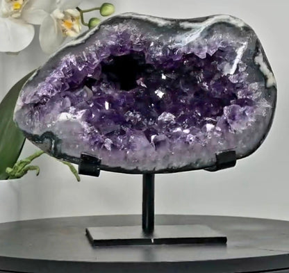 Natural Uruguayan Amethyst Geode on Stand - MWS2562, 4.5kg - 19x17x16cm