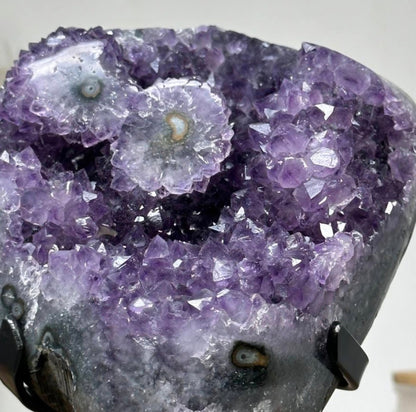 Beautiful Amethyst Stone woth Stalactite Eyes - MWS1337, 1.8kg - 18x14x11cm