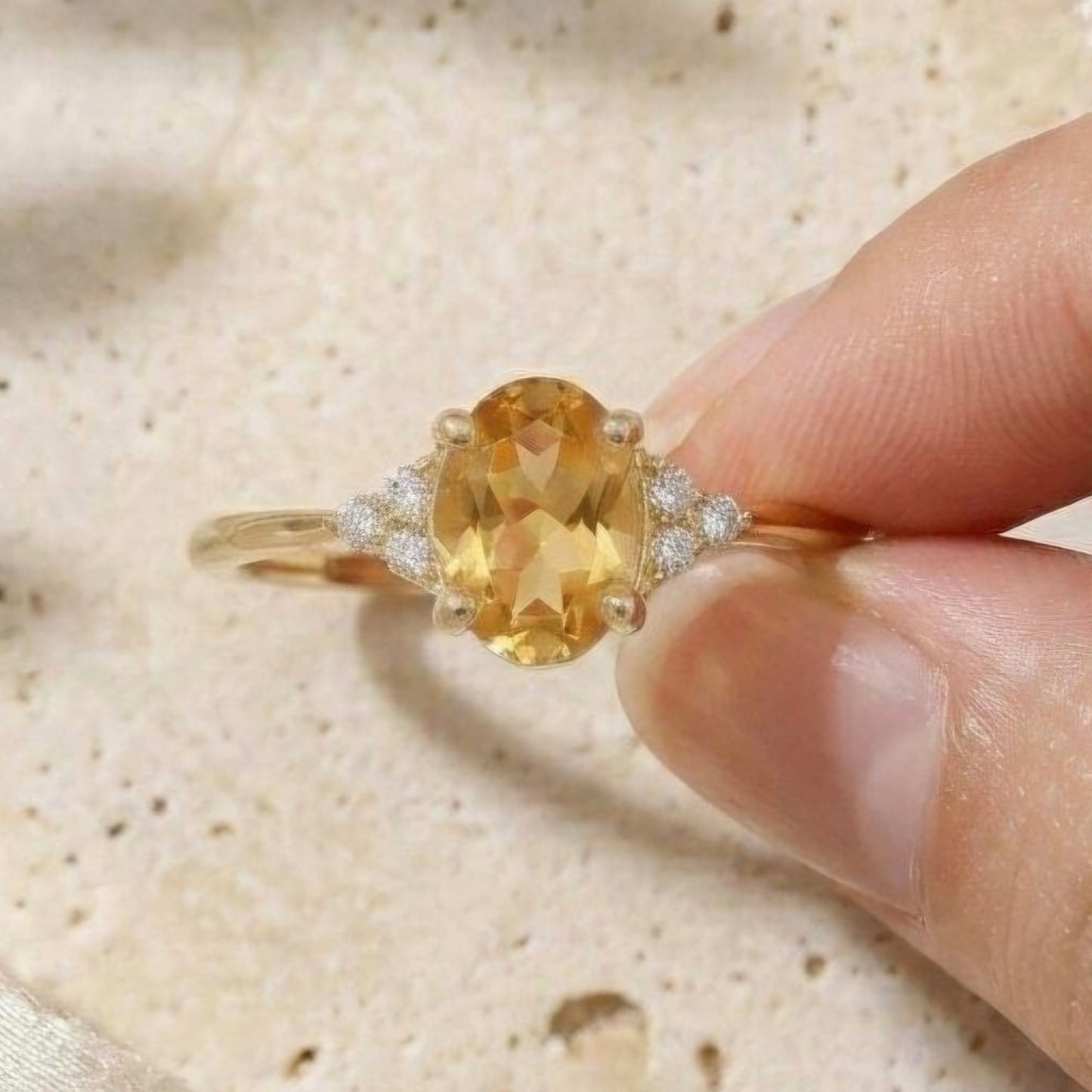 Ny & Trendy 14K Goldplated ( 925s Silver ) Art Deco Vintage Ring - med oval 8x10mm Yellow Citrine sten og Zirkoner