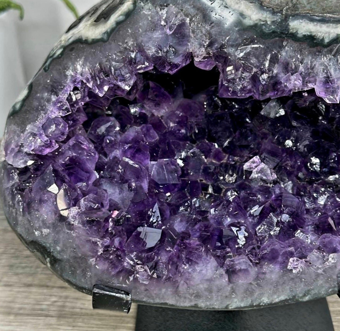 Natural Uruguayan Amethyst Geode on Stand - MWS2562, 4.5kg - 19x17x16cm