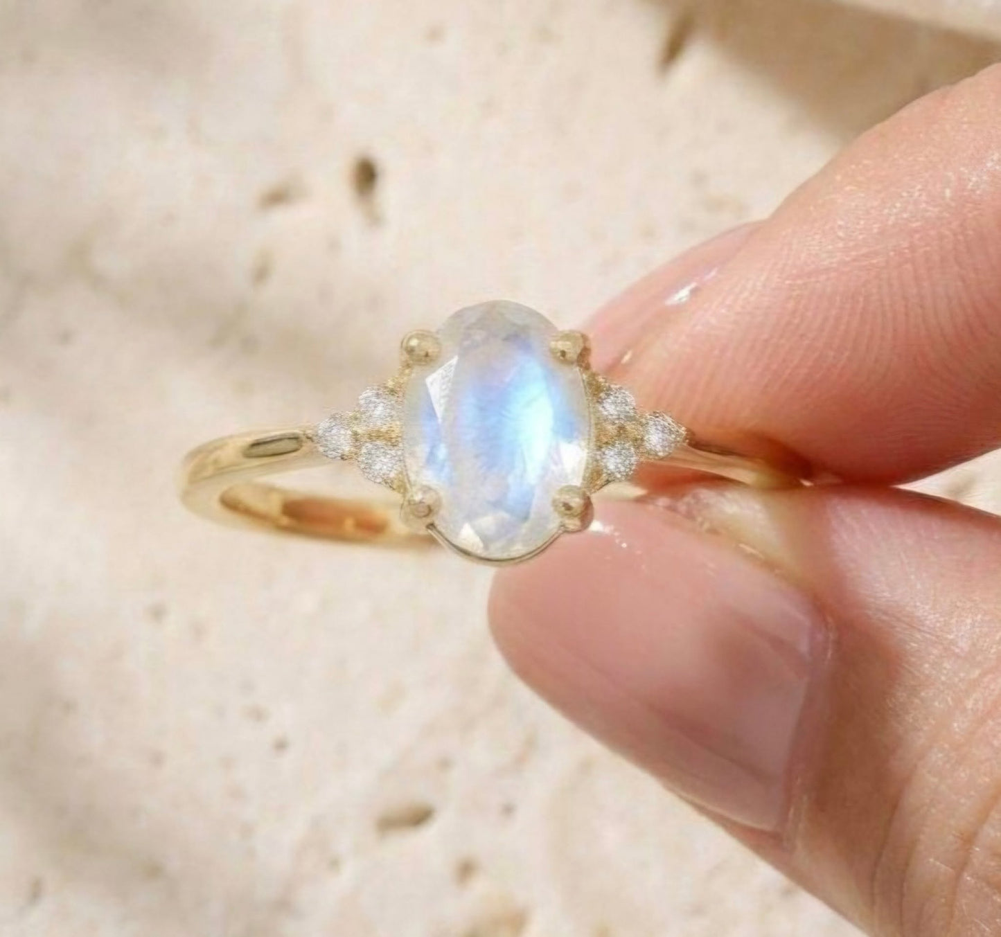 Ny & Trendy 14K Goldplated ( 925s Silver ) Art Deco Vintage Ring - med oval 8x10mm Moonstone sten og Zirkoner