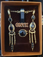 SUMMERDEAL / Black Onyx Smykkesett ( Cila Design Øredobber, Micci Design Ring og Kjede ) , Gold Electroplated
