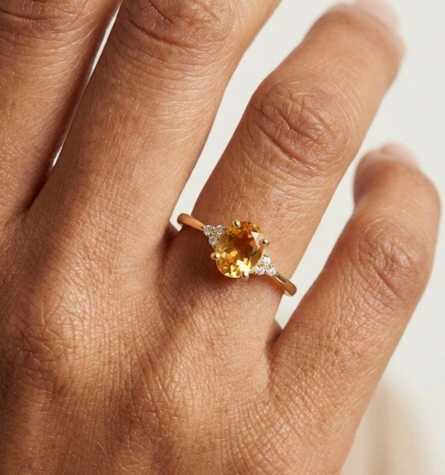Ny & Trendy 14K Goldplated ( 925s Silver ) Art Deco Vintage Ring - med oval 8x10mm Yellow Citrine sten og Zirkoner