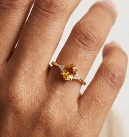 Ny & Trendy 14K Goldplated ( 925s Silver ) Art Deco Vintage Ring - med oval 8x10mm Yellow Citrine sten og Zirkoner