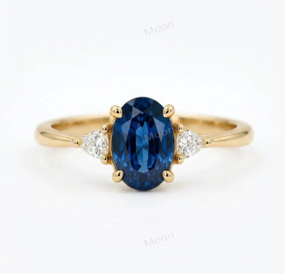Ny & Trendy 14K Goldplated ( 925s Silver ) Art Deco Vintage Ring - med oval 8x10mm Blue Sapphire sten og Zirkoner