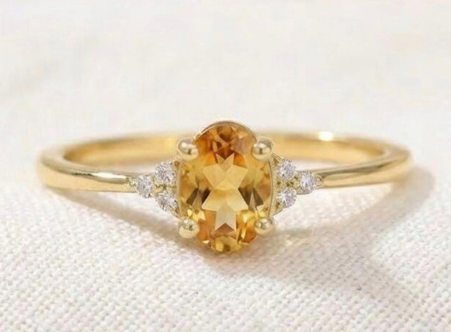 Ny & Trendy 14K Goldplated ( 925s Silver ) Art Deco Vintage Ring - med oval 8x10mm Yellow Citrine sten og Zirkoner