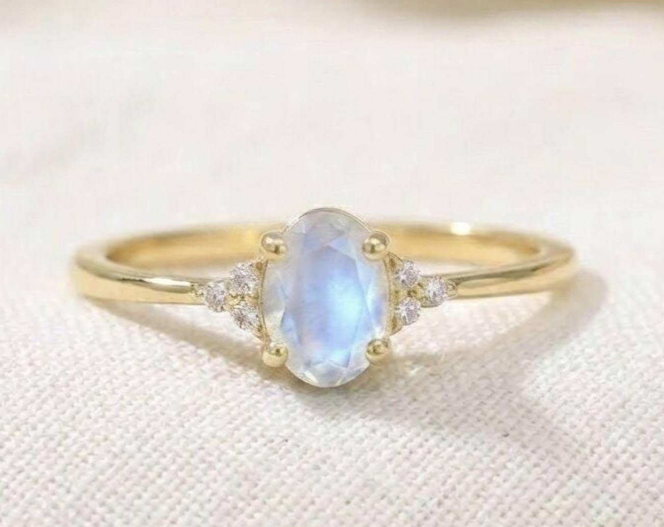 Ny & Trendy 14K Goldplated ( 925s Silver ) Art Deco Vintage Ring - med oval 8x10mm Moonstone sten og Zirkoner