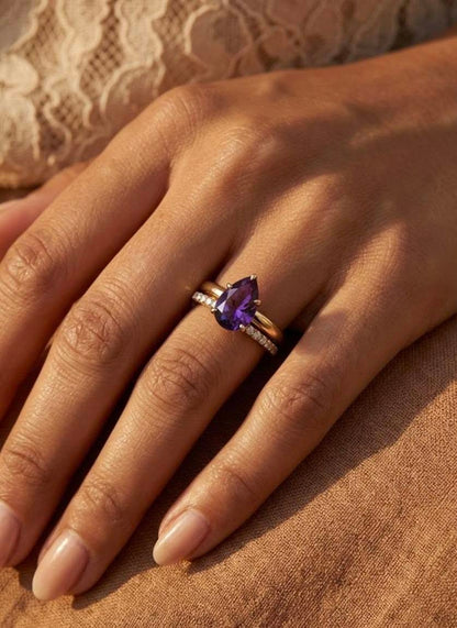 Vakker og Mareshia "Solitaire" enstens 9x7mm Ametyst Ring, Gold Vermeil ( 925s Silver )