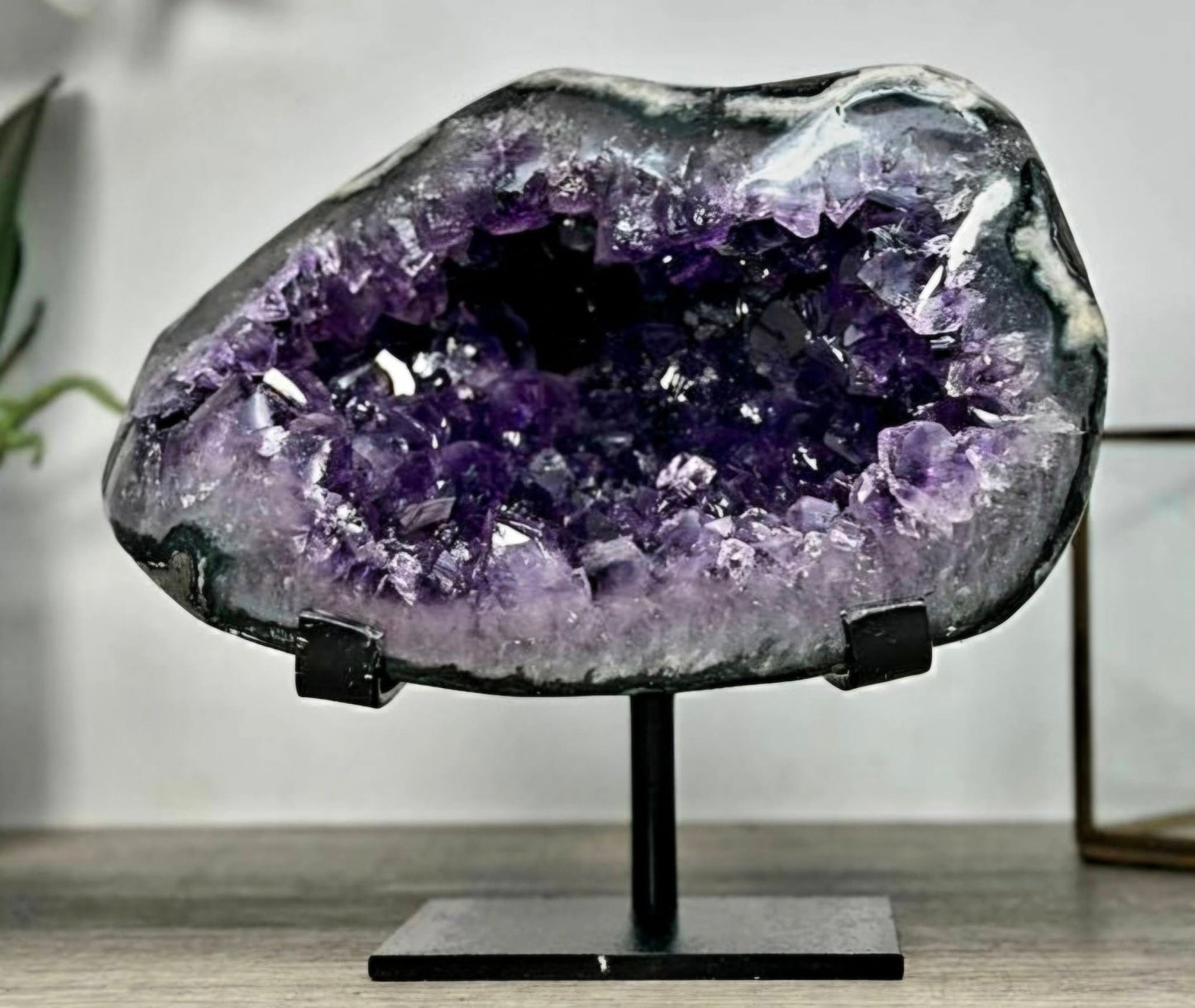 Natural Uruguayan Amethyst Geode on Stand - MWS2562, 4.5kg - 19x17x16cm