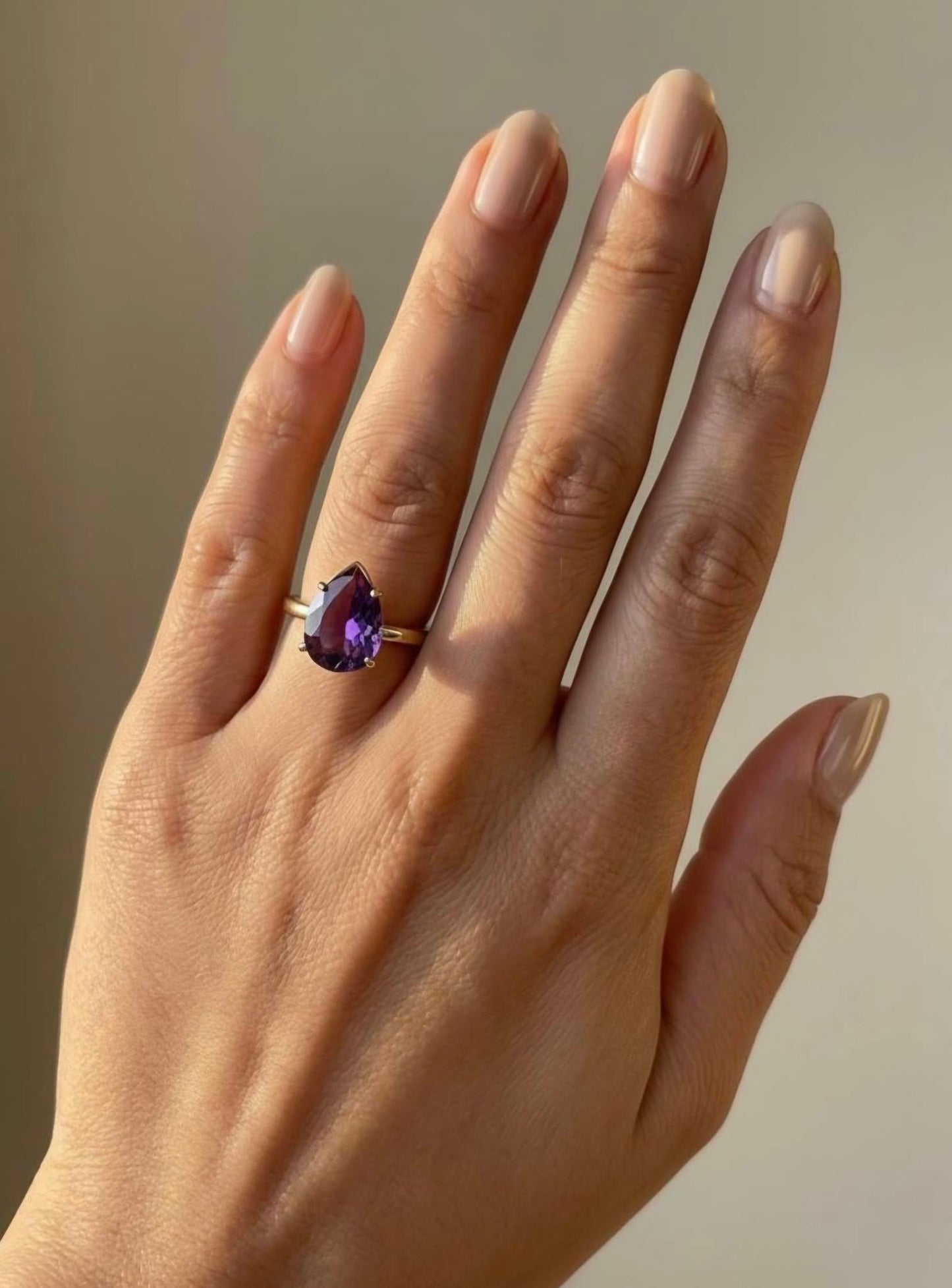Vakker og Mareshia "Solitaire" enstens 9x7mm Ametyst Ring, Gold Vermeil ( 925s Silver )