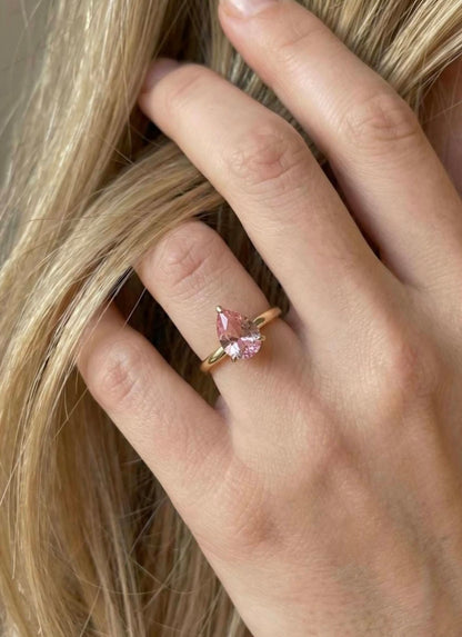 Vakker og Mareshia "Solitaire" enstens 9x7mm Pink Sapphire Ring, Gold Vermeil ( 925s Silver )