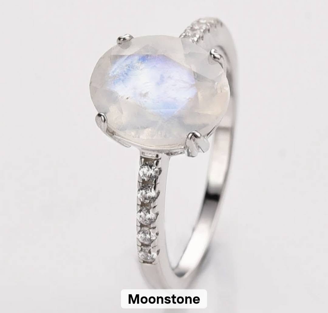 Ny & Trendy 925s Silver Art Deco Vintage Ring - med oval 8x10mm Moonstone sten og Zirkoner