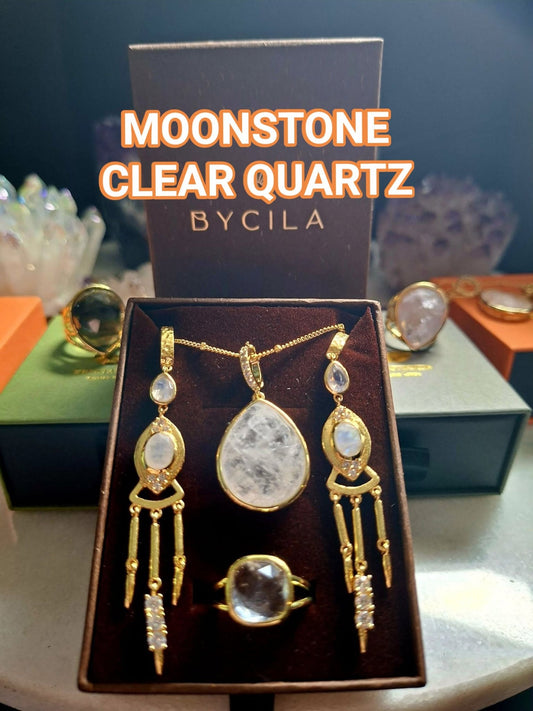 SUMMERDEAL / Moonstone & Clear Quartx Smykkesett ( Øredobber, Ring, Kjede ), Gold Electroplated